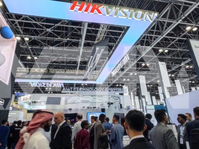 استقبال بازدیدکنندگان از غرفه Hikvision