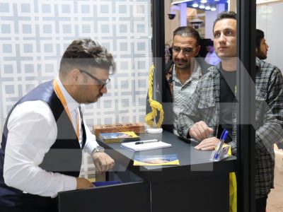 بازدیدکنندگان درحال دریافت کاتالوگ مهاکو