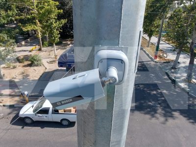تصویری از سامانه پلاک‌خوان نصب شده در نقطه پر تردد