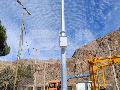 دکل منوپل در حال نصب و راه انداری