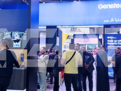 نمایی از ازدحام بازدید کنندگان در نمایشگاه