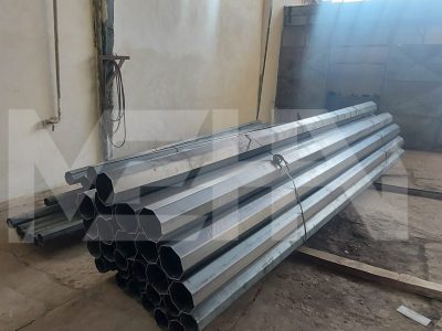 نمایی از چندین دکل منوپل در درحال تولید