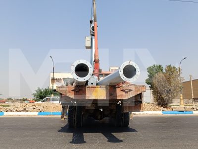 تصویری از دو دکل در حال حمل